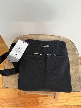 Baggalini Crossbody bag